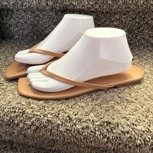 Ann Taylor Loft Tan Slip Ons Modern Flip Flops Size 10 NEW